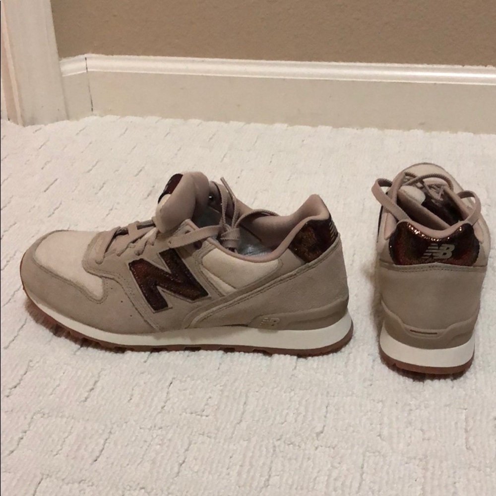 Women’s casual/running shoes